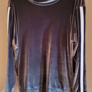 Xersion Velvet Shirt in Black and Gray
